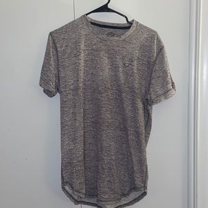 Men’s Hollister tee